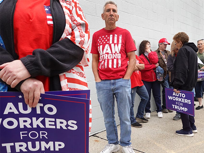  gop debate livewire trump to meet striking autoworkers as 7 other candidates debate in california