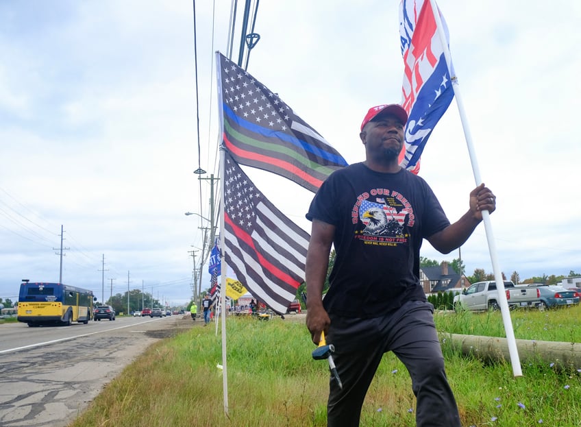  gop debate livewire trump to meet striking autoworkers as 7 other candidates debate in california