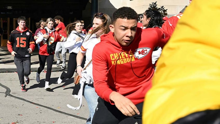 1 dead 22 people injured in shooting near chiefs super bowl victory rally in kansas city