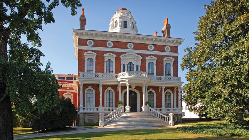 10 best fall ghost tours for spine tingling fun in america