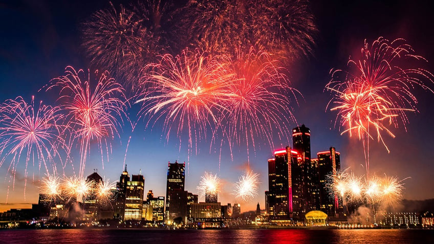 10 cities with amazing fourth of july fireworks shows you can visit