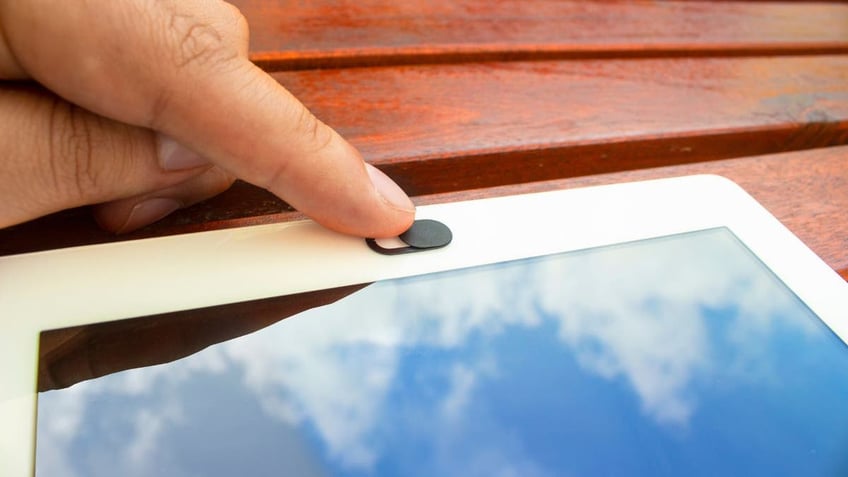 10 easy ways to prevent someone from spying on you