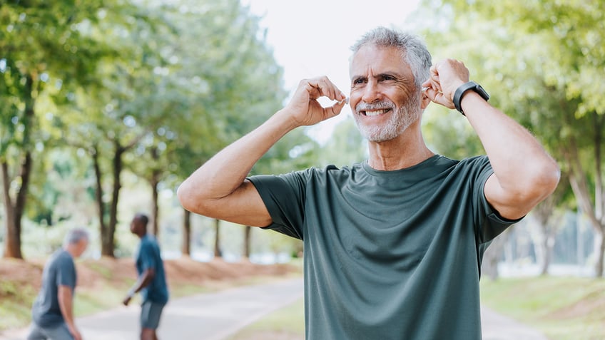 10 fathers day gifts for dads who are into fitness