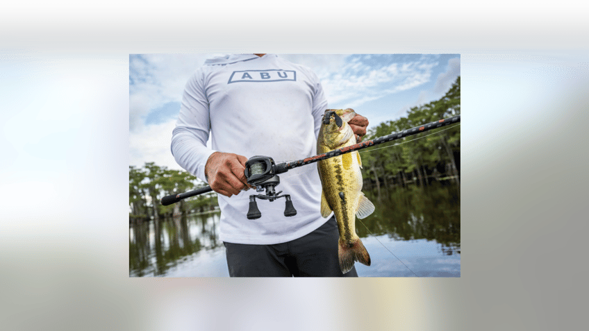 10 gifts for dads who love to fish