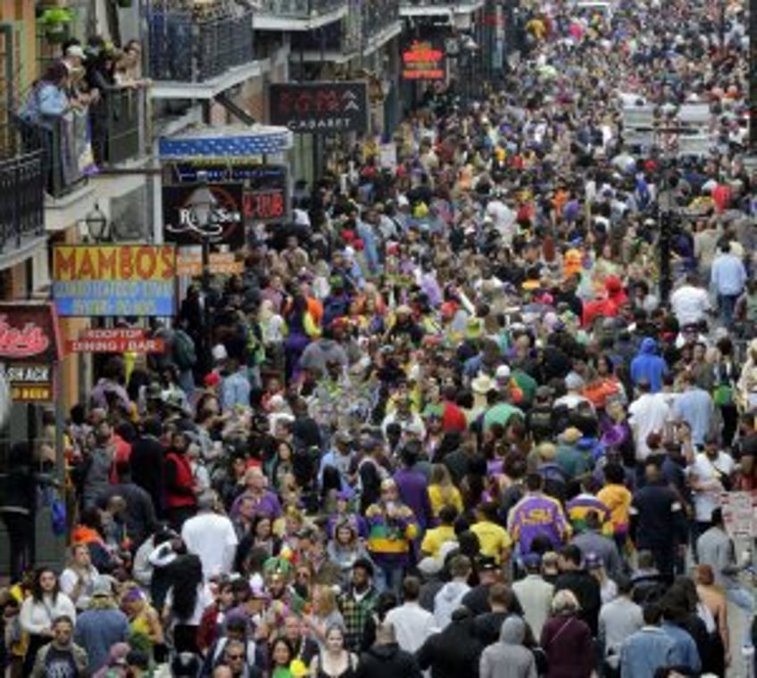 10 killed, 35 hurt in 'terror attack' as driver plows into New Orleans crowd