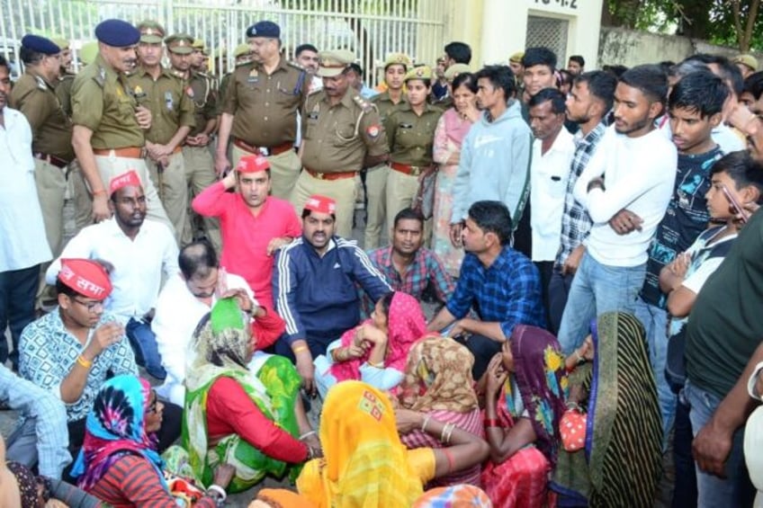 Mourners protest after fire at the neonatal unit of an Indian hospital killed 10 newborns