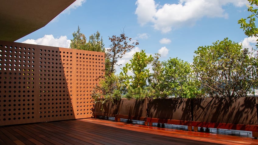 10 privacy fence options for your deck patio or backyard