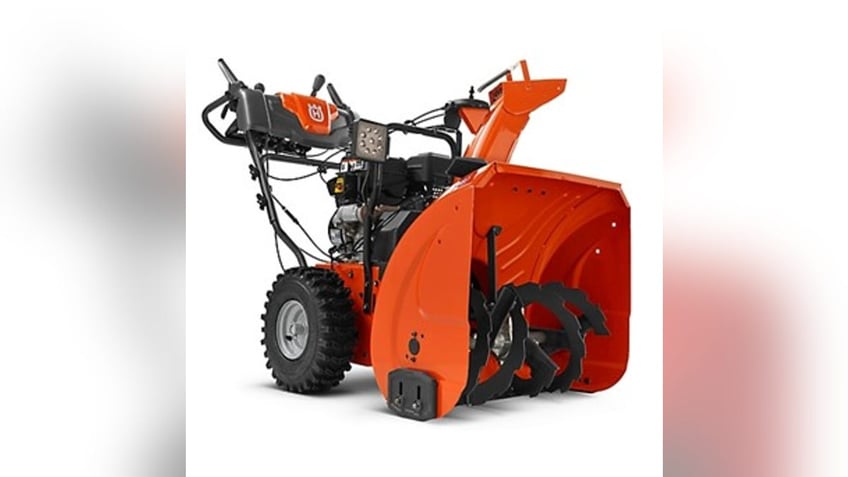 Clear any size driveway with this powerful blower. 