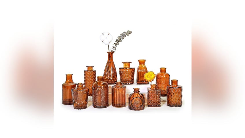 Sprinkle these beautiful amber vases throughout the table. 