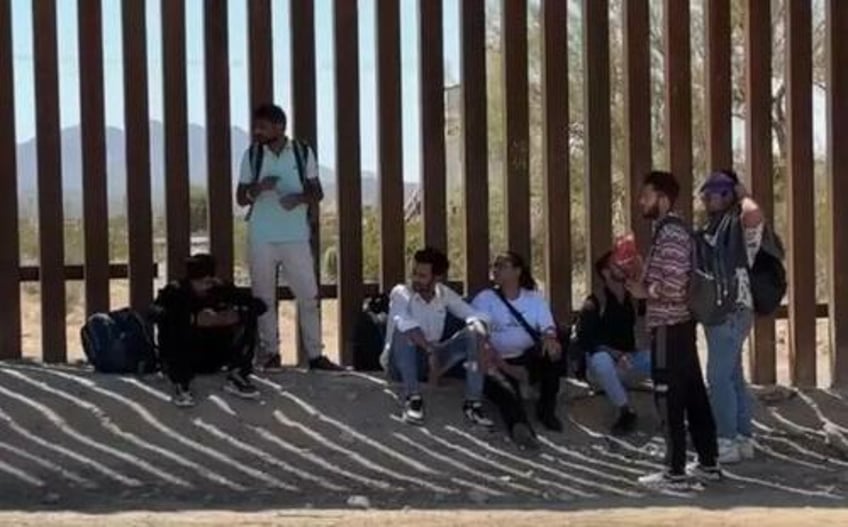 10000 illegal immigrants to arrive daily at us border warns mexican president