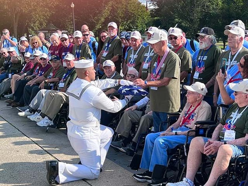 103rd greater st louis honor flight travels to dc with four veterans from world war ii