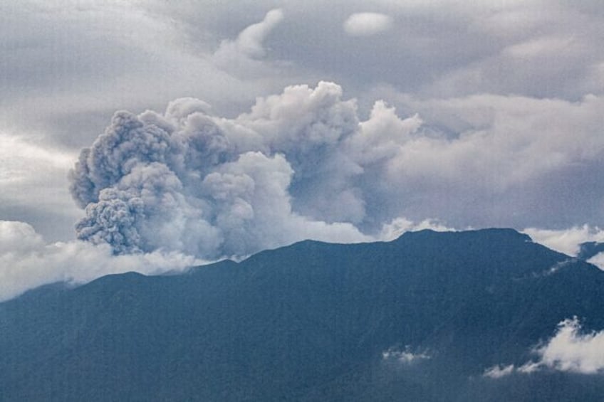 11 hikers dead after indonesia volcano erupts survivors found