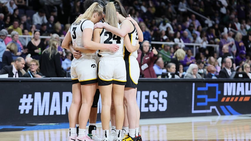 Iowa players huddle