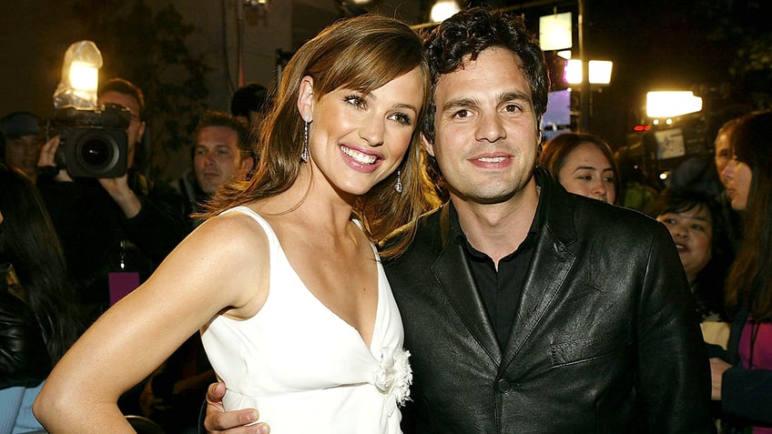 Jennifer Garner and Mark Ruffalo at premiere of "13 Going on 30" 