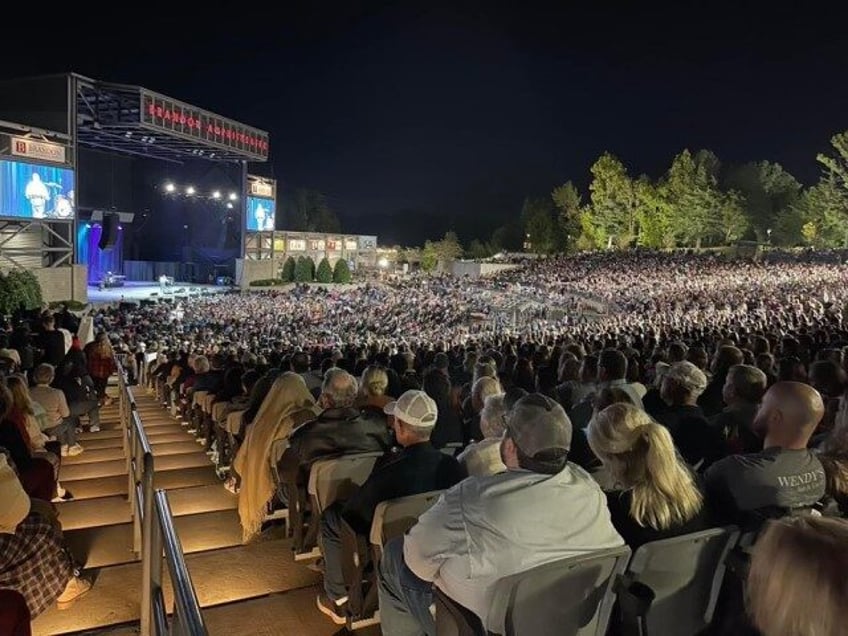 1400 people commit to christ at mississippi revival crusade