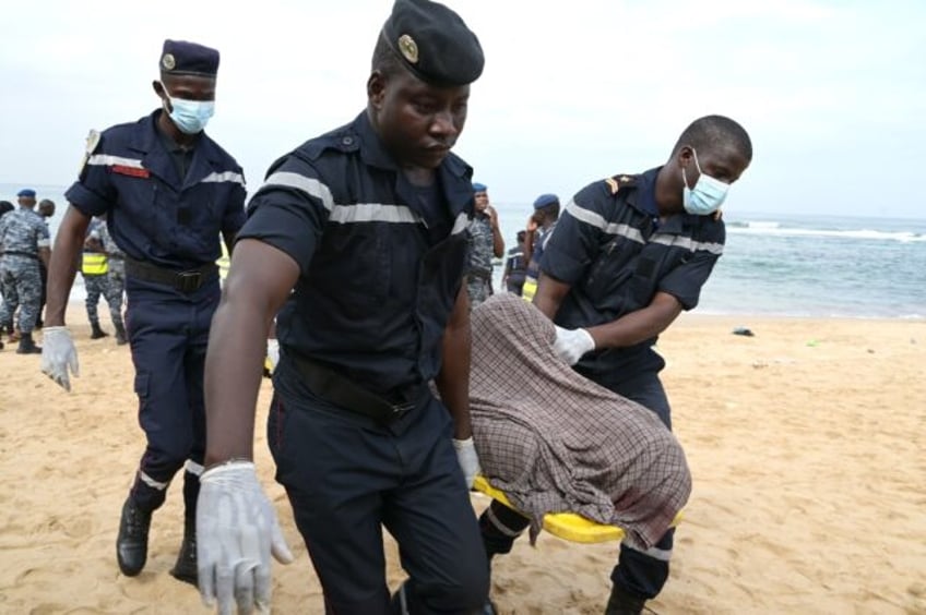 15 die in boat capsize off senegal capital