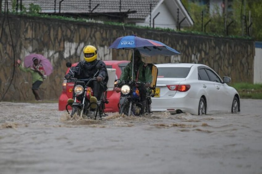 15 killed as flooding hits kenya