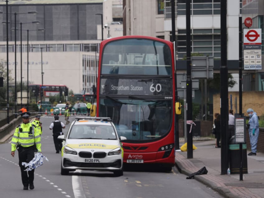 15 year old london schoolgirl stabbed to death after turning down flowers from boy