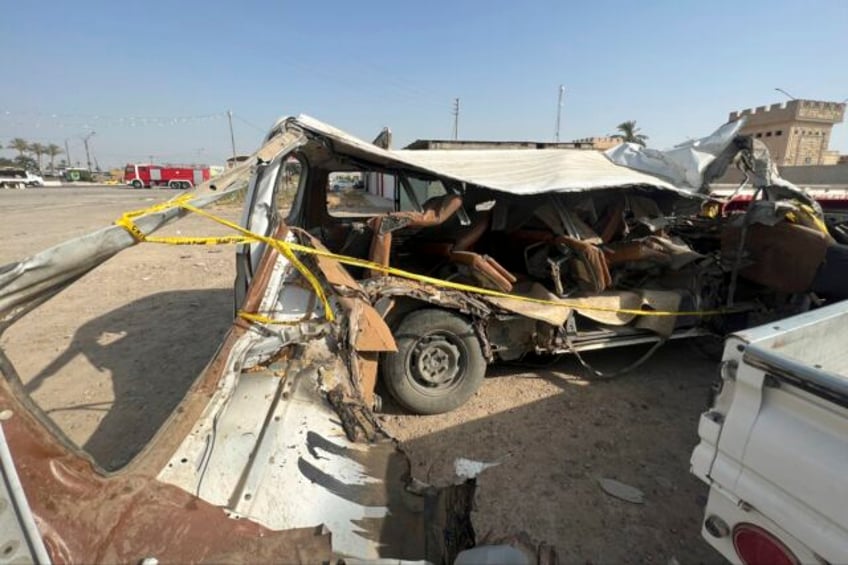 18 people have been killed in iraq after a bus carrying shiite pilgrims to karbala overturned