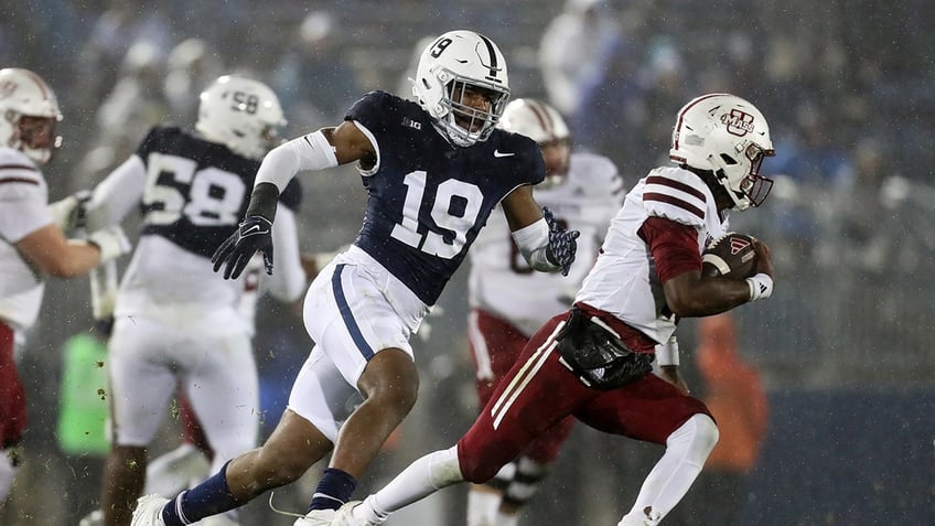 Jameial Lyons chases down player