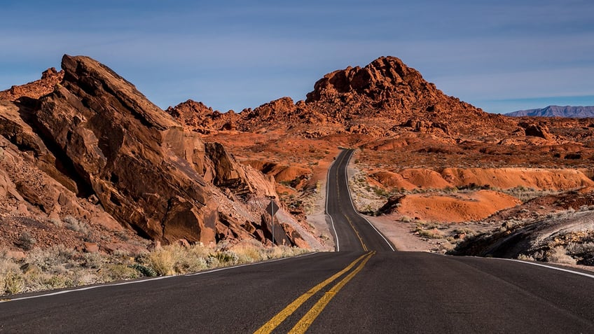 2 hikers found dead in nevadas valley of fire state park in scorching 114 degree heat