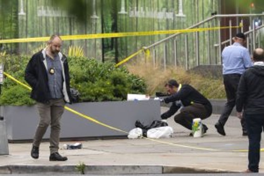2 Israeli embassy staff shot dead outside Washington Jewish museum
