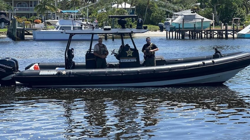 2 men rescued from sinking boat in florida waterway amid harsh weather police