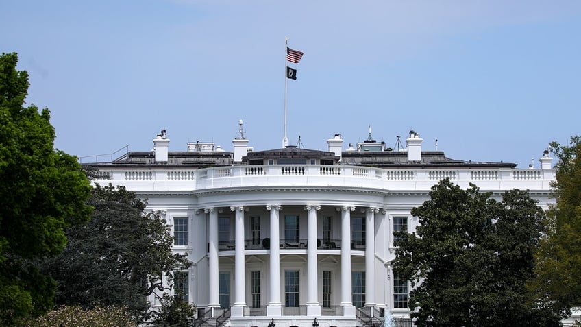 2 people arrested near white house after ammunition found inside vehicle secret service says