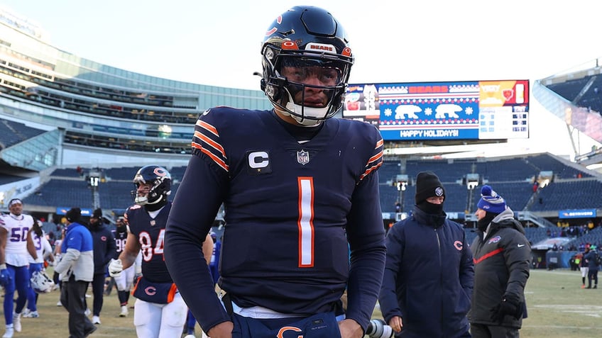 2 time super bowl champ patrick mahomes offers justin fields advice amid bears qbs early season struggles