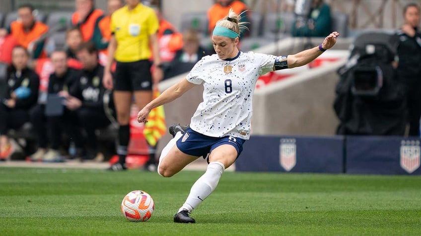 2 time world cup winner julie ertz retires from soccer says representing us was the greatest honor