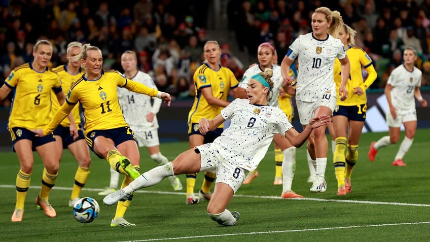 2 time world cup winner julie ertz retires from soccer says representing us was the greatest honor