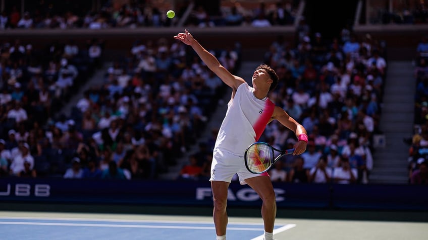 20 year old ben shelton uses 149 mph serves to make us open history on way to quarterfinals