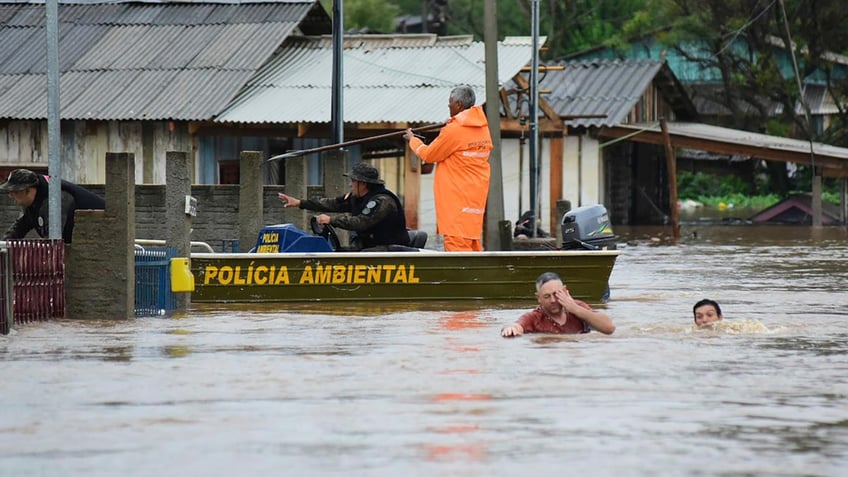 21 dead over 1600 displaced as cyclone batters southern brazil