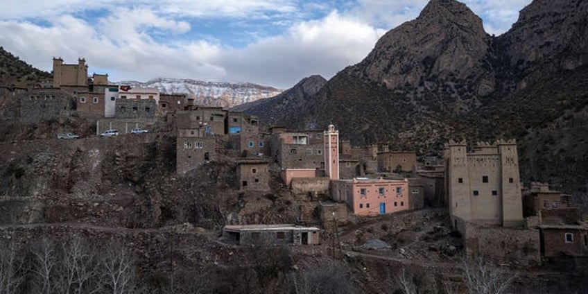 24 killed in central morocco after minibus overturns while heading to local market