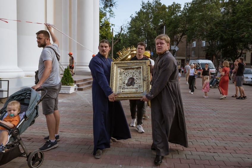 27 pictures clean up efforts at odessa cathedral bombed by russian forces