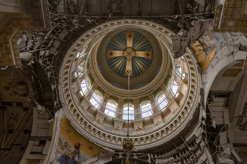 27 pictures clean up efforts at odessa cathedral bombed by russian forces