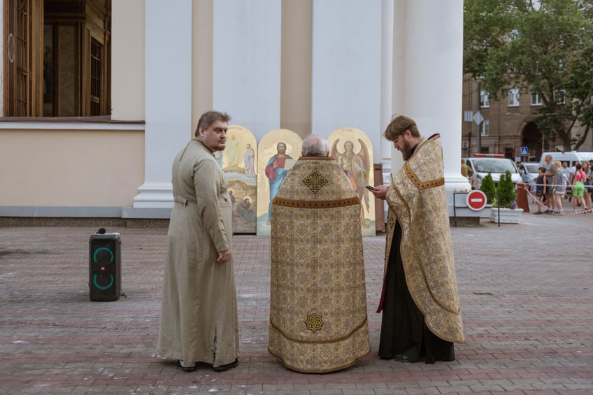 27 pictures clean up efforts at odessa cathedral bombed by russian forces