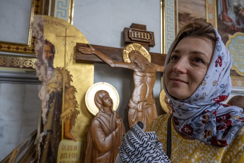 27 pictures clean up efforts at odessa cathedral bombed by russian forces