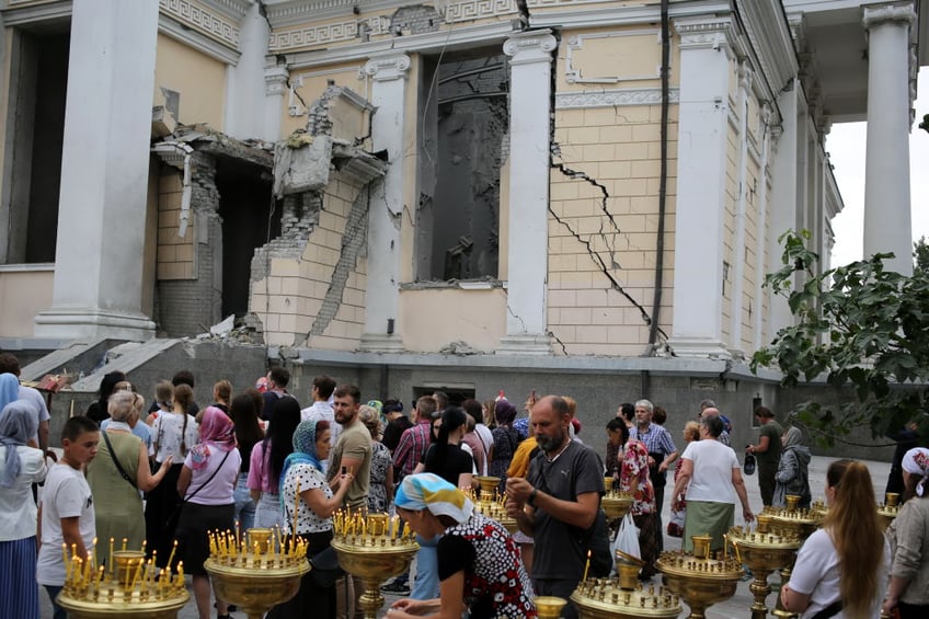 27 pictures clean up efforts at odessa cathedral bombed by russian forces