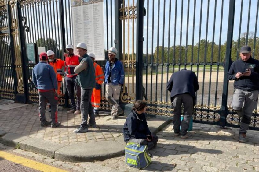 3 french airports palace of versailles evacuated in latest security alerts