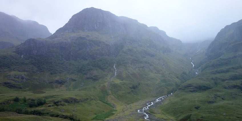 3 hikers found dead near notorious ridge in scottish highlands