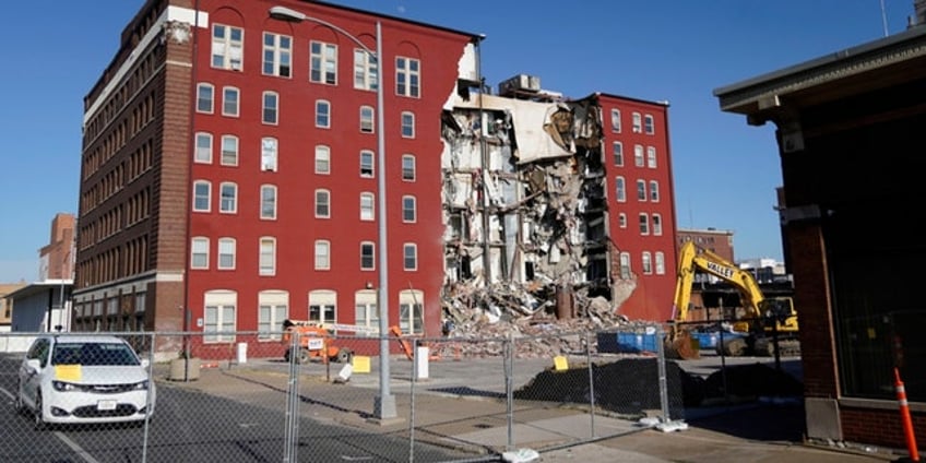 3 men killed in iowa building collapse were crushed asphyxiated deaths ruled accidental