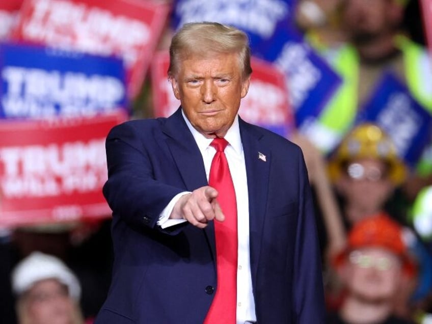 Donald Trump points during a rally