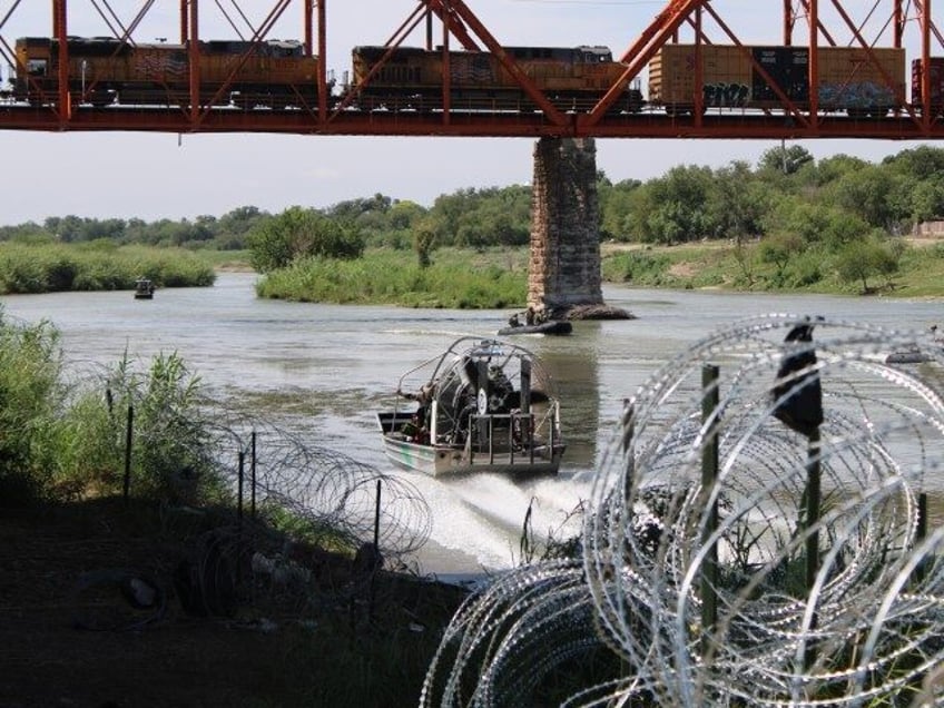 3 yr old child one adult migrant drown crossing texas border river within 24 hours