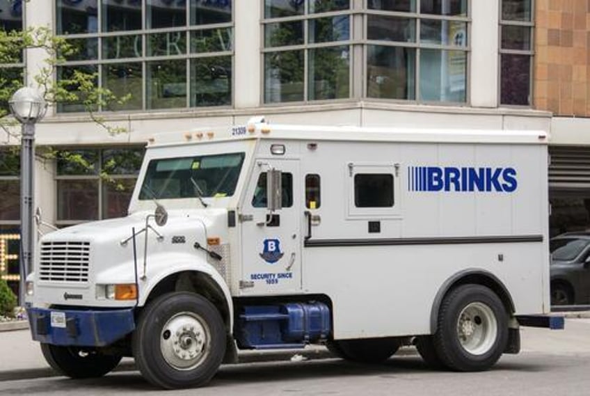 300000 stolen from the back of a brinks truck in chicago