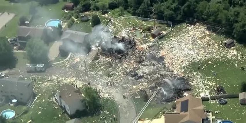 4 dead in pennsylvania explosion that leveled several homes at least 1 still missing looks like a war zone