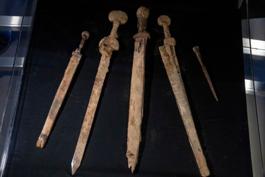 4 exceptionally preserved roman swords discovered in a dead sea cave in israel