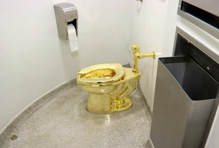 4 men charged in theft of satirical golden toilet titled america at churchills birthplace