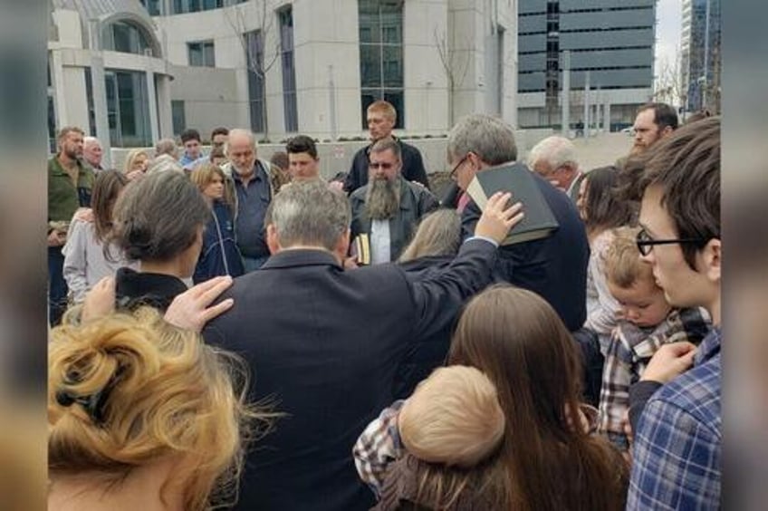 4 more christians found guilty over prayer gathering at nashville abortion clinic