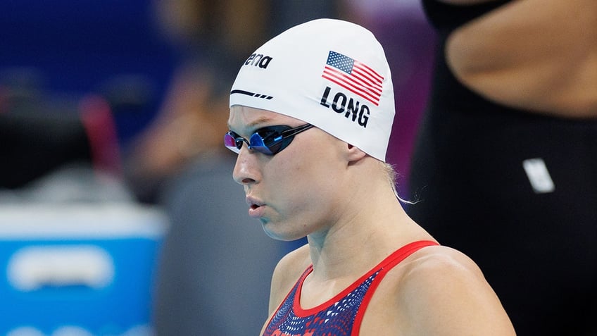 Jessica Long looks into pool